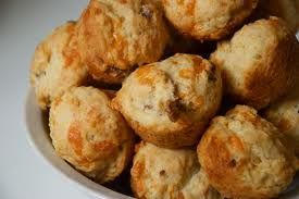 Muffin con pancetta e nocciole