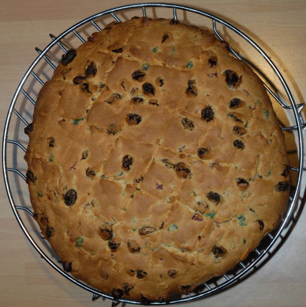 Pandolce con nocciole e cioccolato