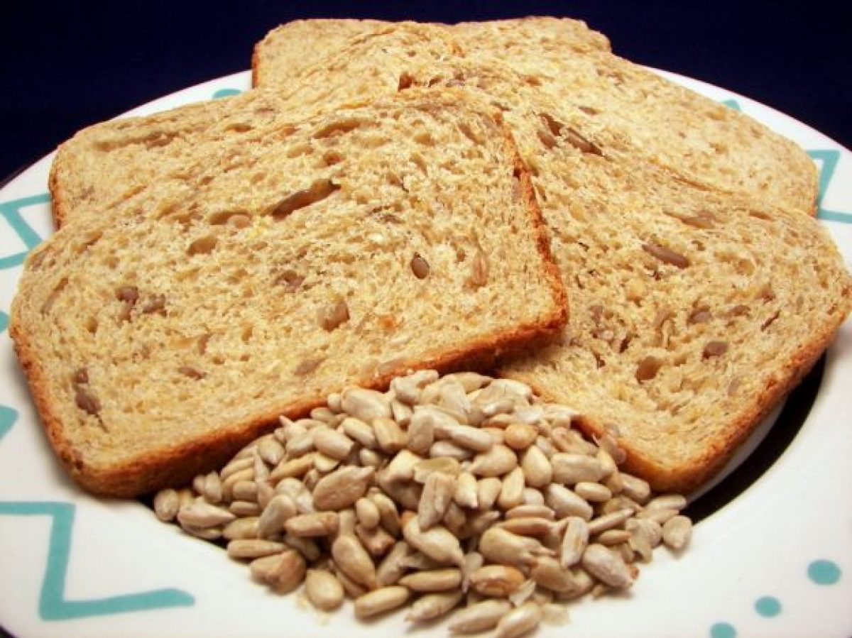 Bruschette alla salsa di semi di girasole
