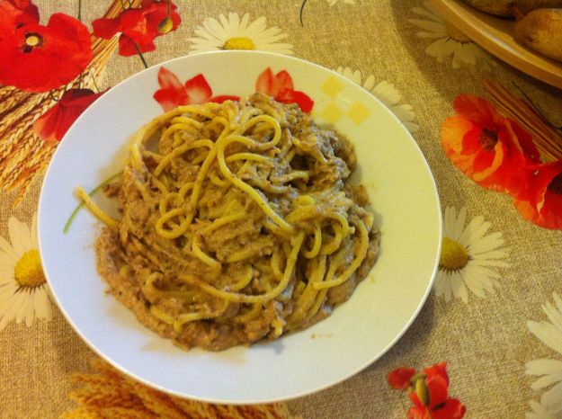 pasta con crema di melanzane e mandorle