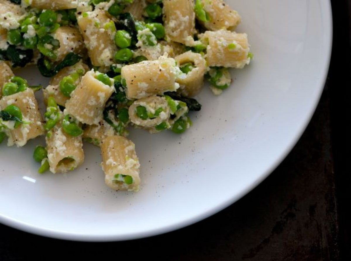 Pasta con ricotta e piselli