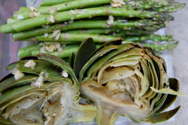 pasta con sugo cremoso di carciofi e asparagi