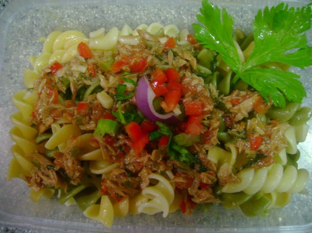 pasta con tonno e piccole verdure