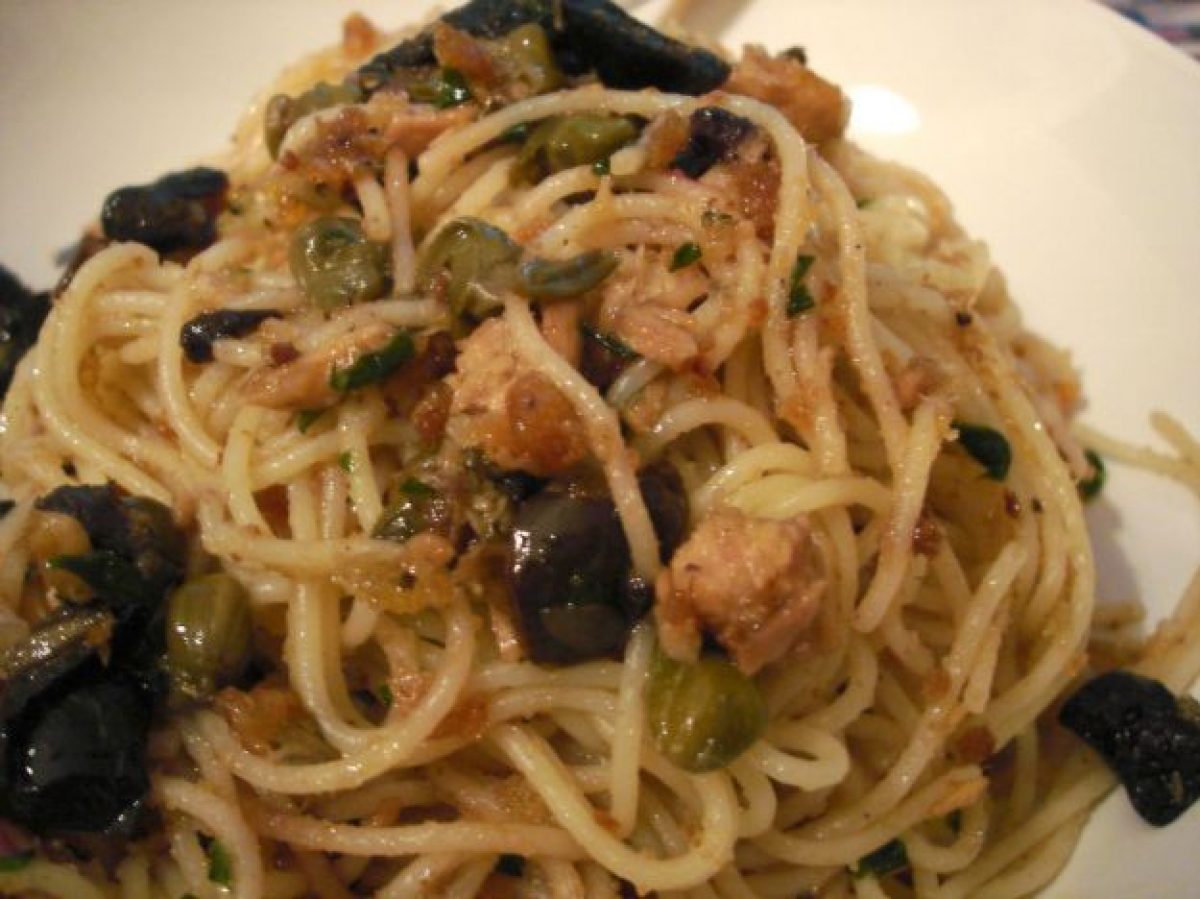 Pasta alle olive e tonno