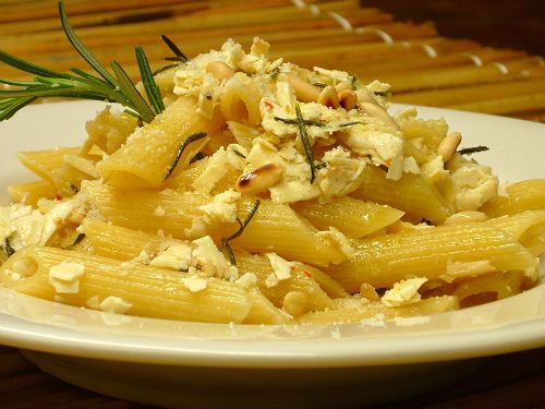 penne con ricotta e pinoli