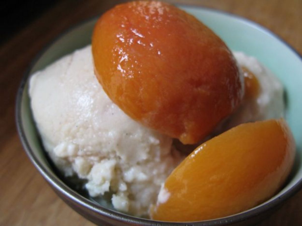 Pesche sciroppate marinate