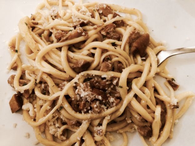 Pici con briciole e funghi