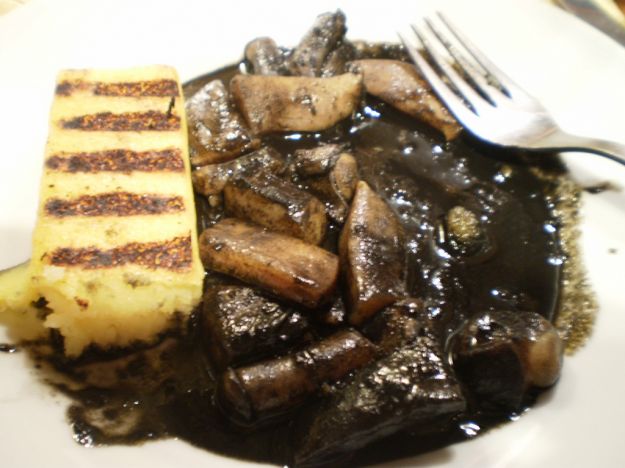 polenta con seppie al nero