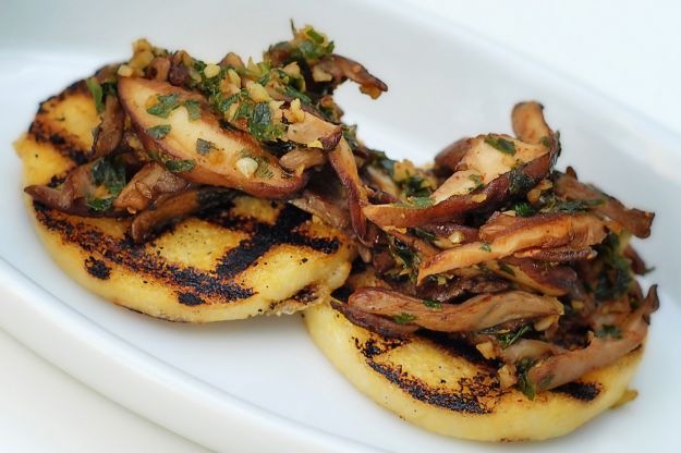 Polenta fritta con broccoli e funghi