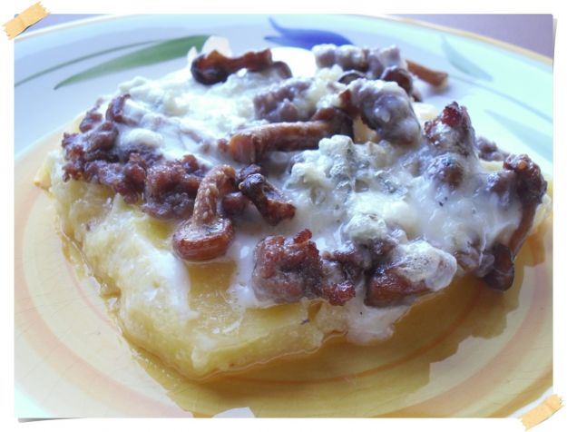 polenta pizza con scamorza e funghi