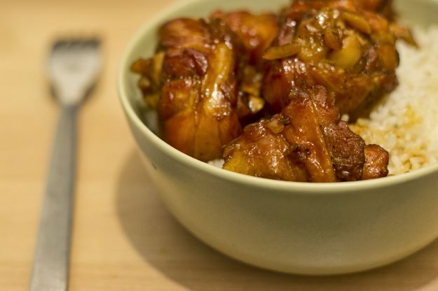 Pollo e zenzero in salsa di caramello (Ga Kho)