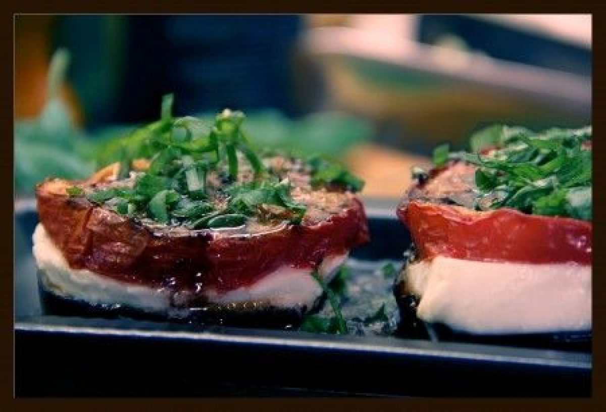 Caprese pomodoro mozzarella e melanzane