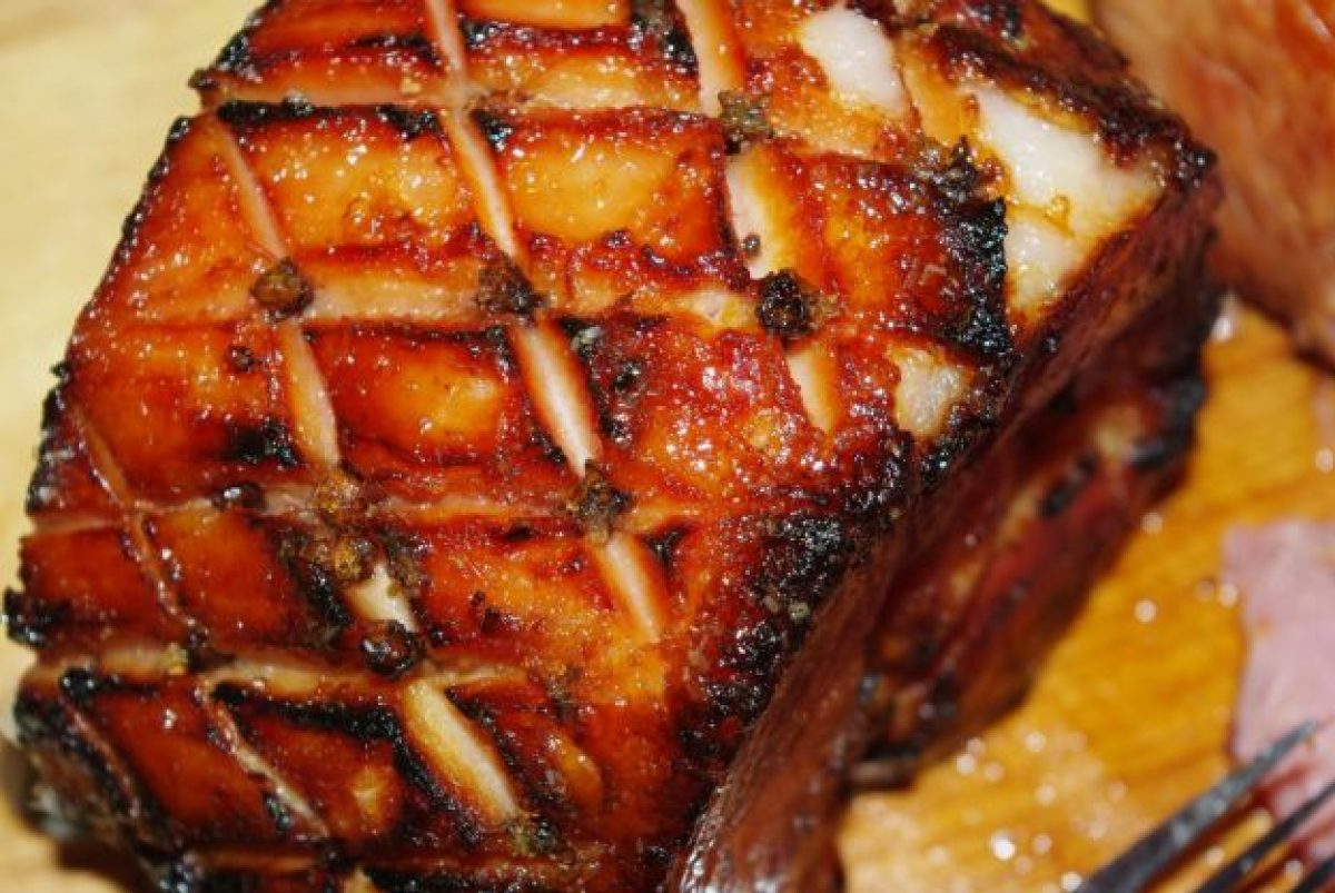 Prosciutto arrosto con prugne e patate novelle