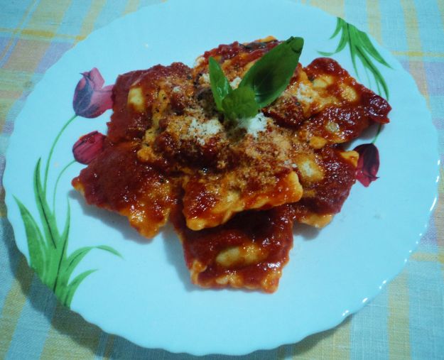 ravioli al sugo