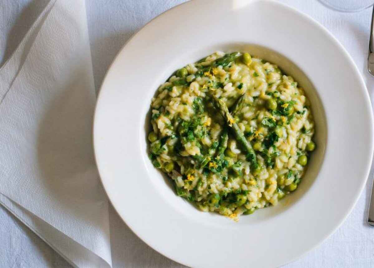 Risotto mimosa cremoso: ricetta facile per l'8 marzo | Buttalapasta
