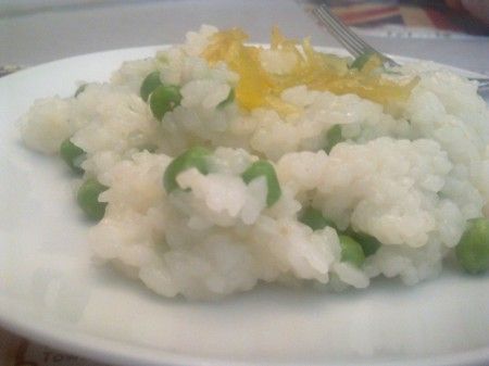 Risotto con piselli e limone caramellato