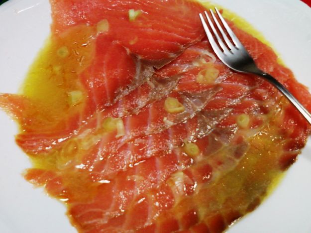 salmone marinato con vinaigrette