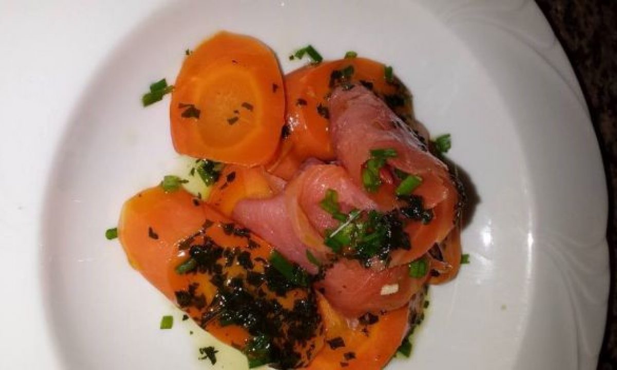 Salmone marinato profumato al basilico