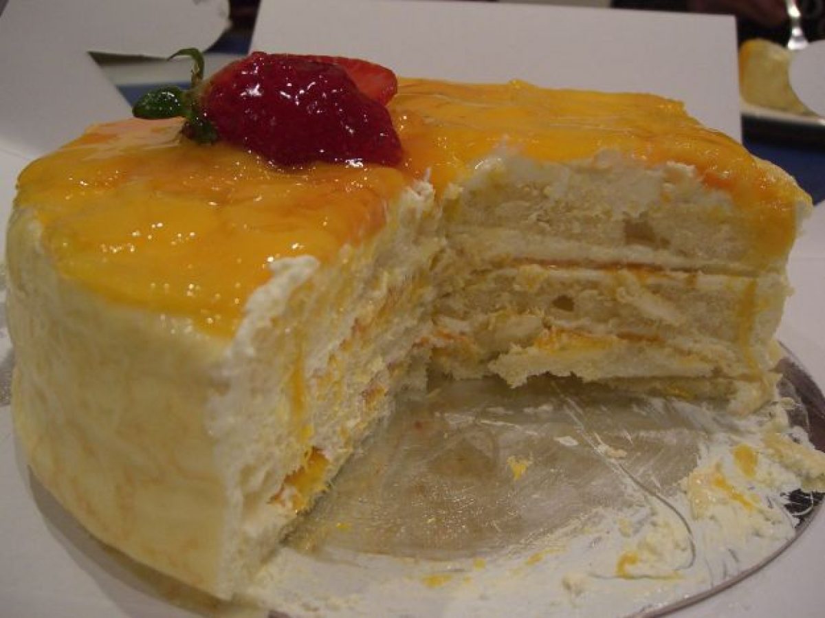 Semifreddo di pan di Spagna con pesche
