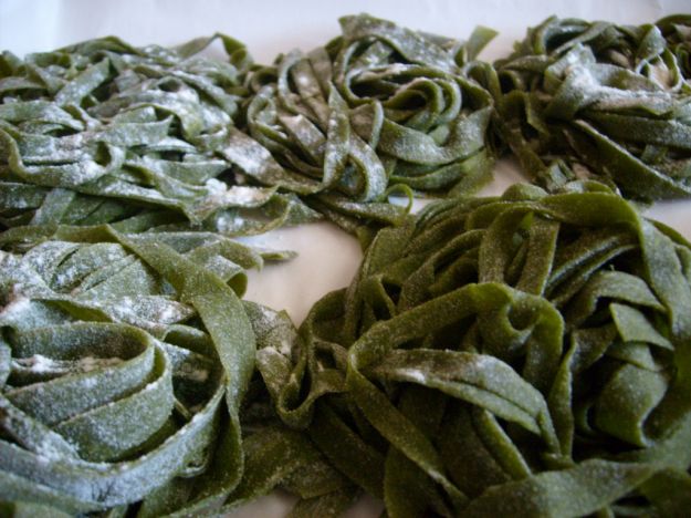 Sfoglia verde con spinaci per lasagne e tagliatelle