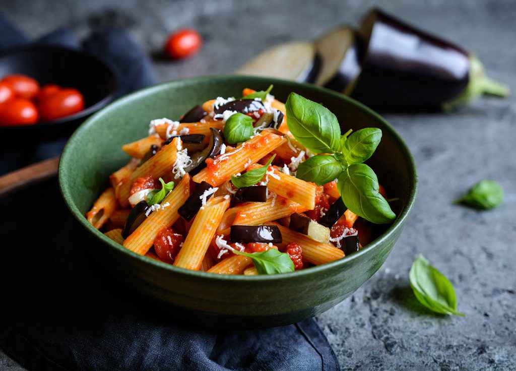 Pasta alla norma, la ricetta originale della pasta siciliana con melanzane