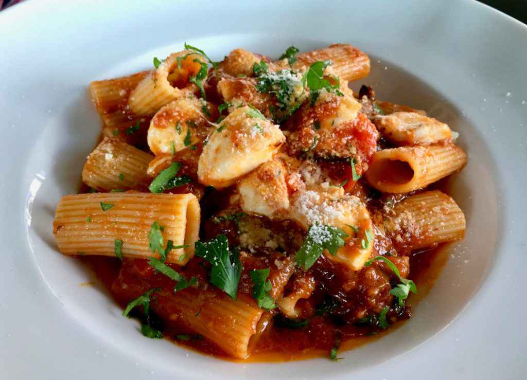 Pasta con pesce spada e melanzane