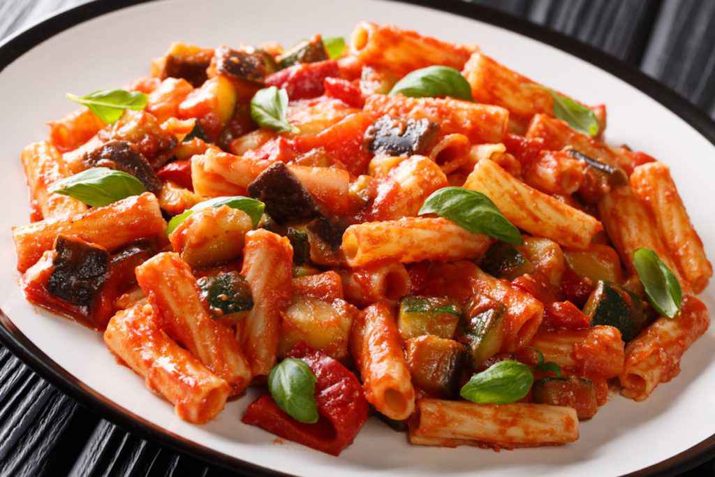 Pasta con melanzane e zucchine