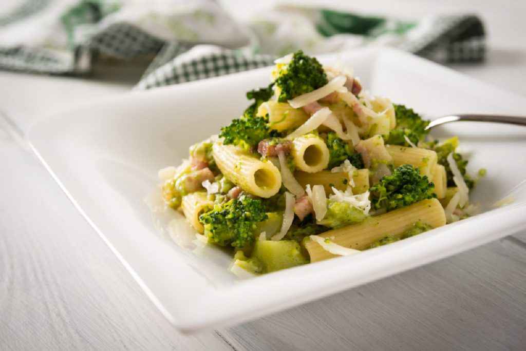 pasta broccoli e pancetta guanciale