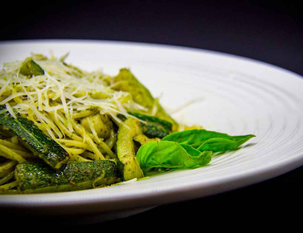 Spaghetti con pesto di zucchine cotte