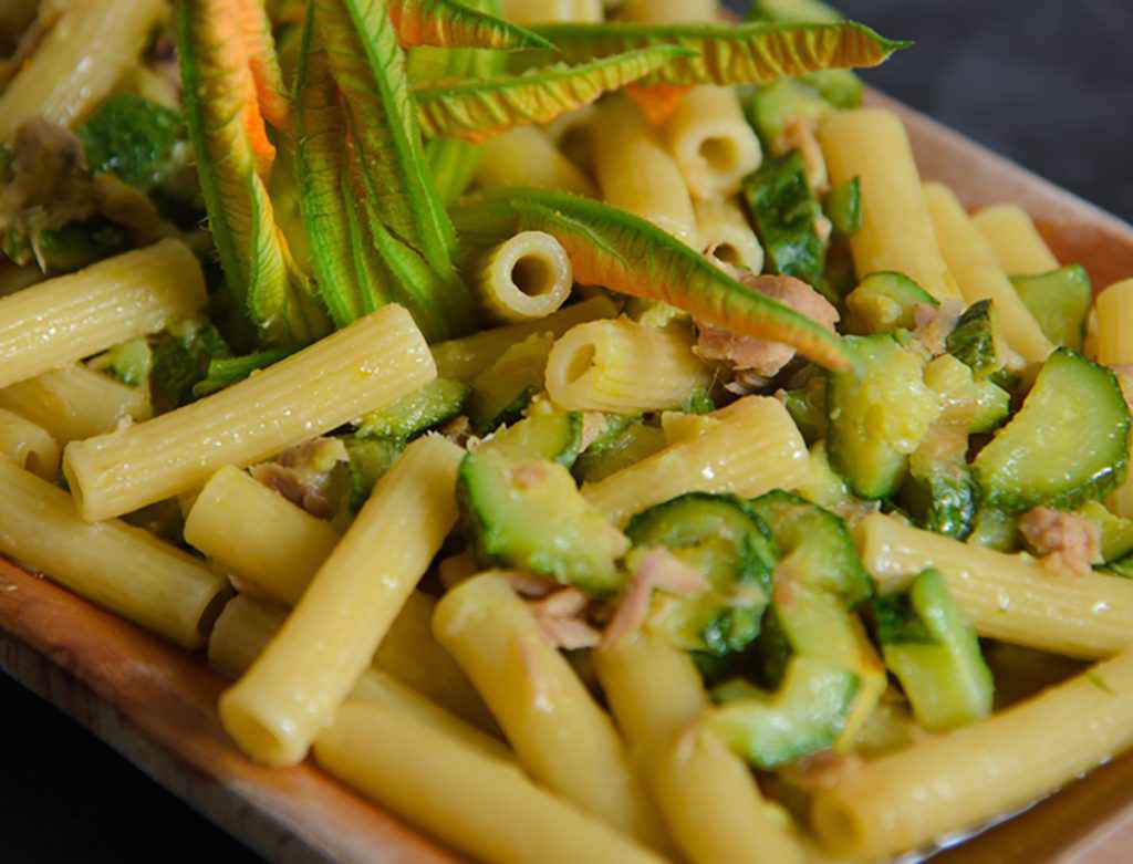 Pasta con zucchine e tonno