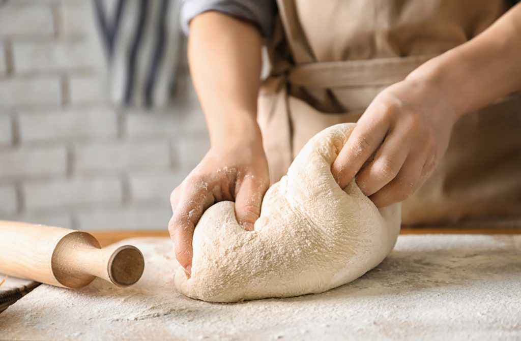 Impasto per la pizza, la ricetta per farla a casa