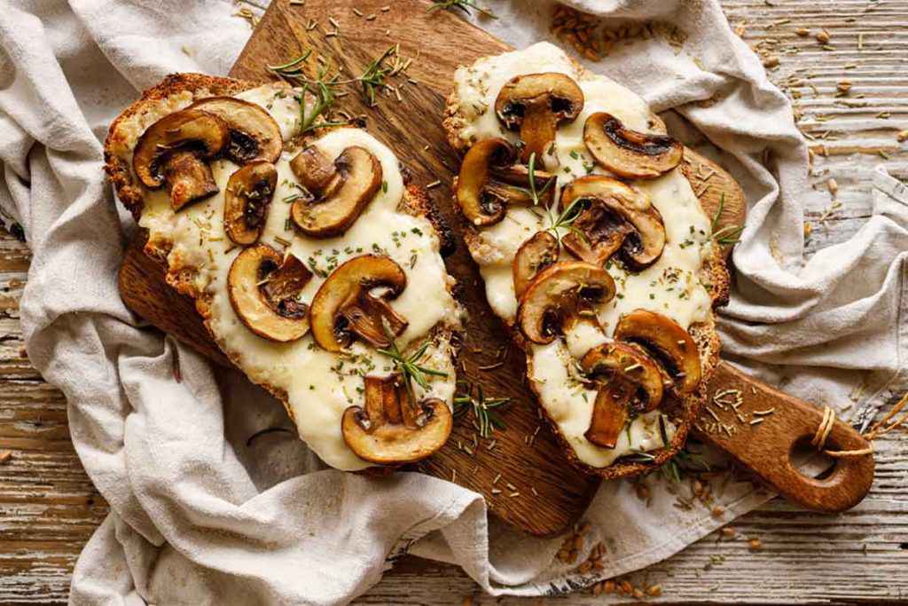 Crostini ai funghi per antipasti di natale