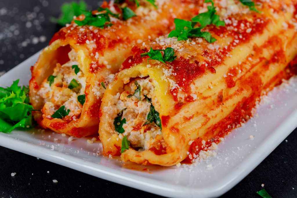 cannelloni alla ricotta con sugo di pomodoro