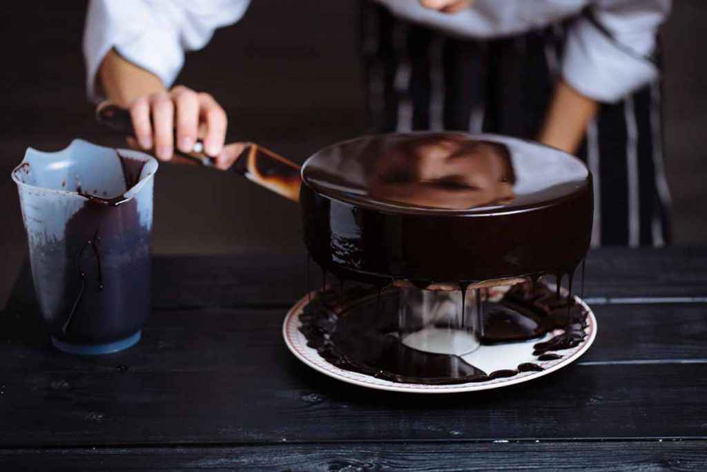 Come decorare una torta al cioccolato