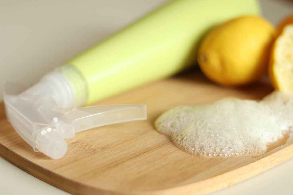 Come pulire il forno con acqua e limone