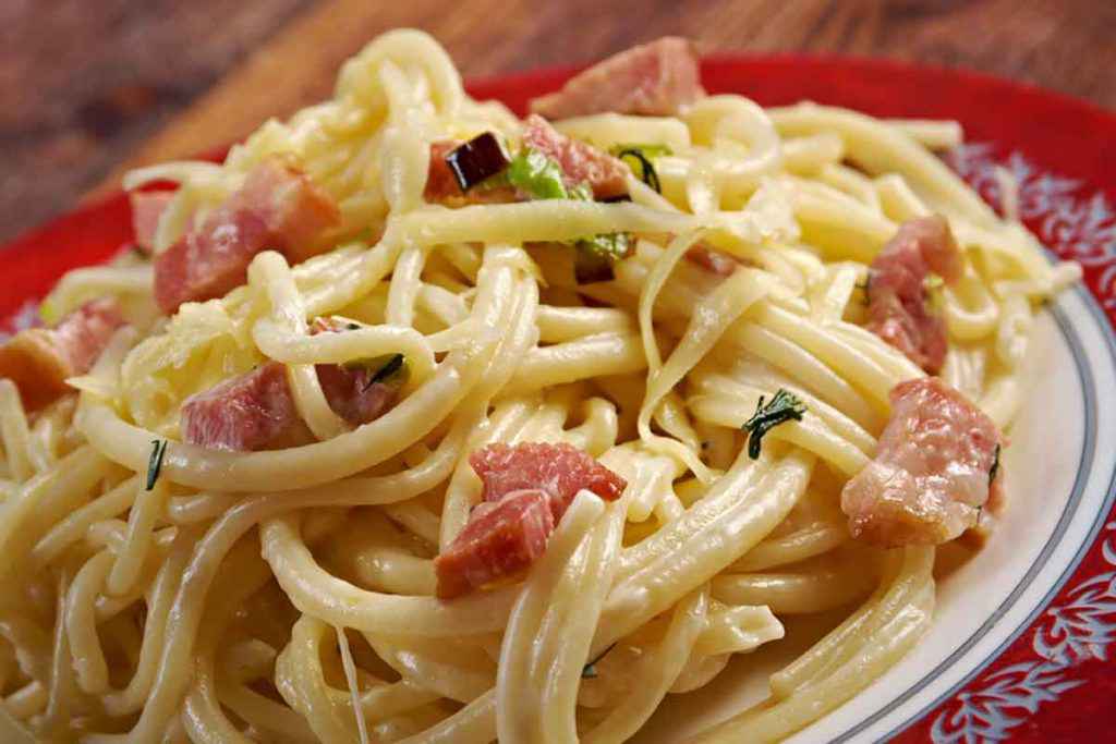 Spaghetti alla carbonara con latte