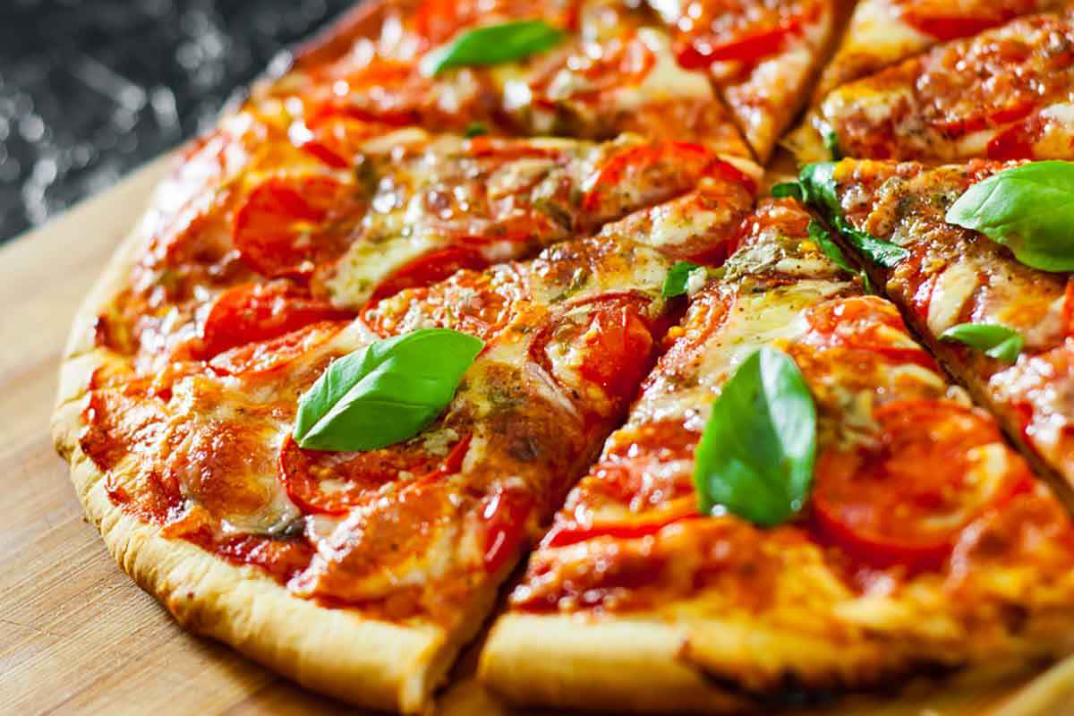 Pizza surgelata: come farla strepitosa in 3 semplici mosse | Buttalapasta