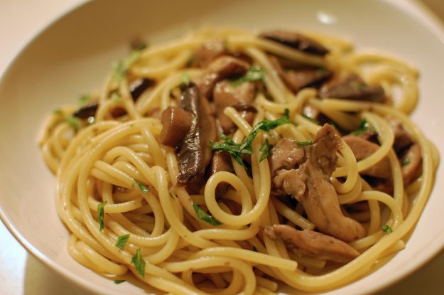 Bucatini con funghi e pancetta