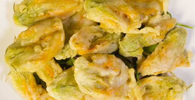 Fiori di zucca fritti in pastella