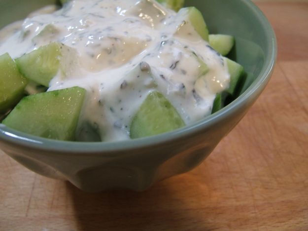 Insalata di cetrioli allo yogurt (laban b’khiar)