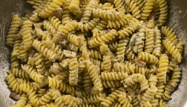 PASTA CON PESTO DI NOCI