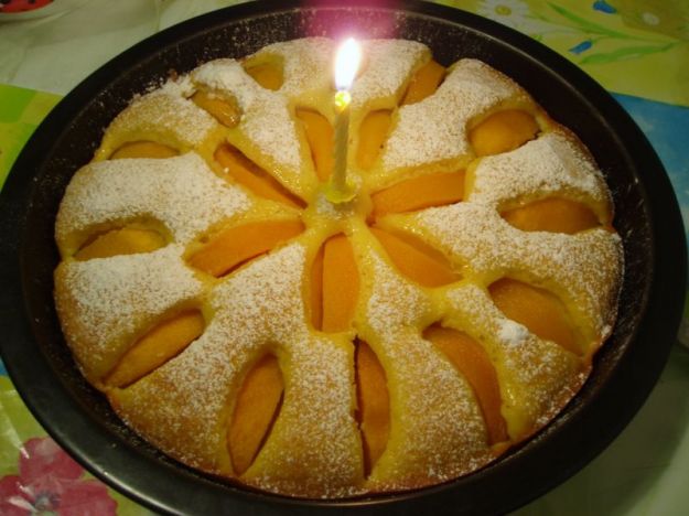 Torta con le pesche sciroppate