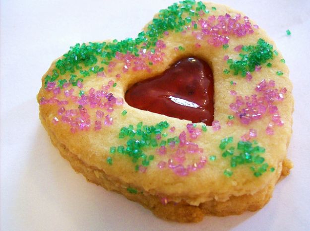 biscotti frollini a forma di cuore per san valentino