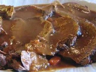 Brasato con salsiccia