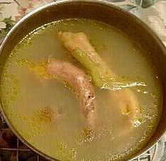 Brodo di pollo o di cappone