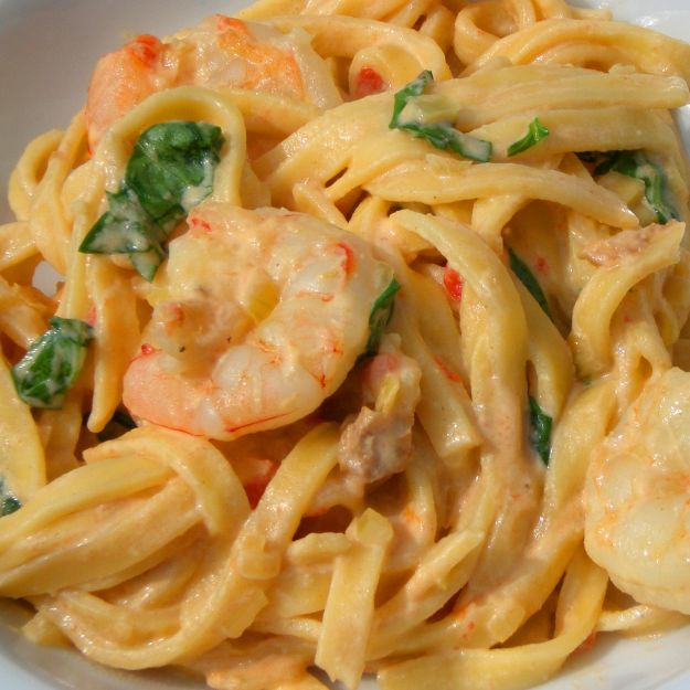 Bucatini con sugo di gamberi rosato