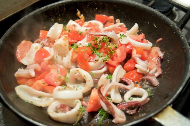 Squid and tomatoes