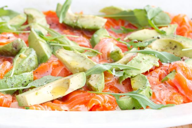 carpaccio di salmone con avocado