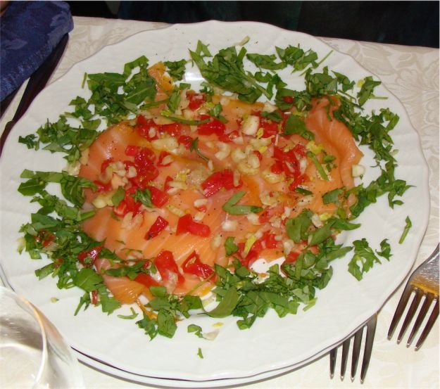 carpaccio di salmone con verdure