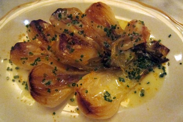 cipolle al forno con formaggio e acciughe